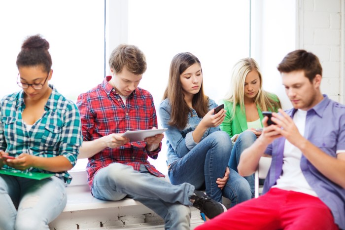 How to Use a Smartphone: 25 Tips and Tricks for Beginners