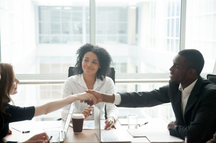 How to Deal with Workplace Conflict: 5 Strategies for Resolving Disputes