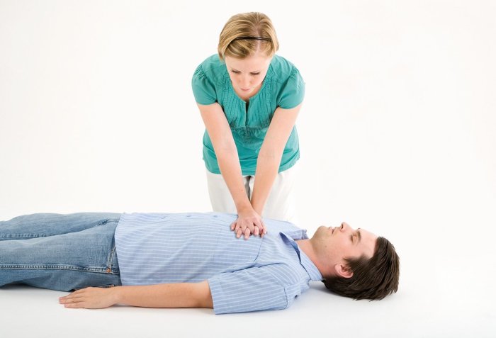 Cpr child perform infographic kids children sheet do cheat infant baby health parenting aid first poster toddler adult tips heart How to Perform CPR