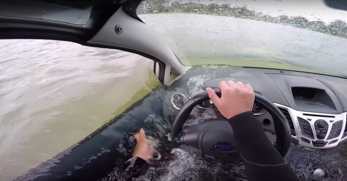How to Get Out of a Sinking Car